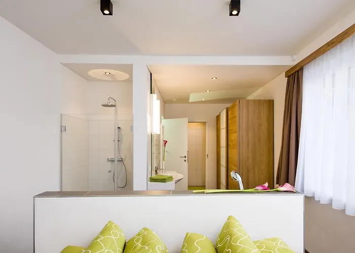 Apart Simon Seefeld *